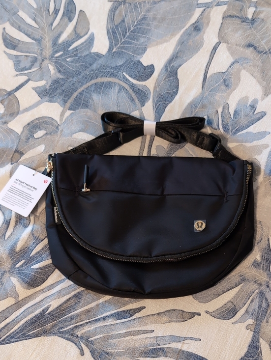 lululemon athletica Handbags - lululemon athletica Black Crescent Crossbody Festival Bag